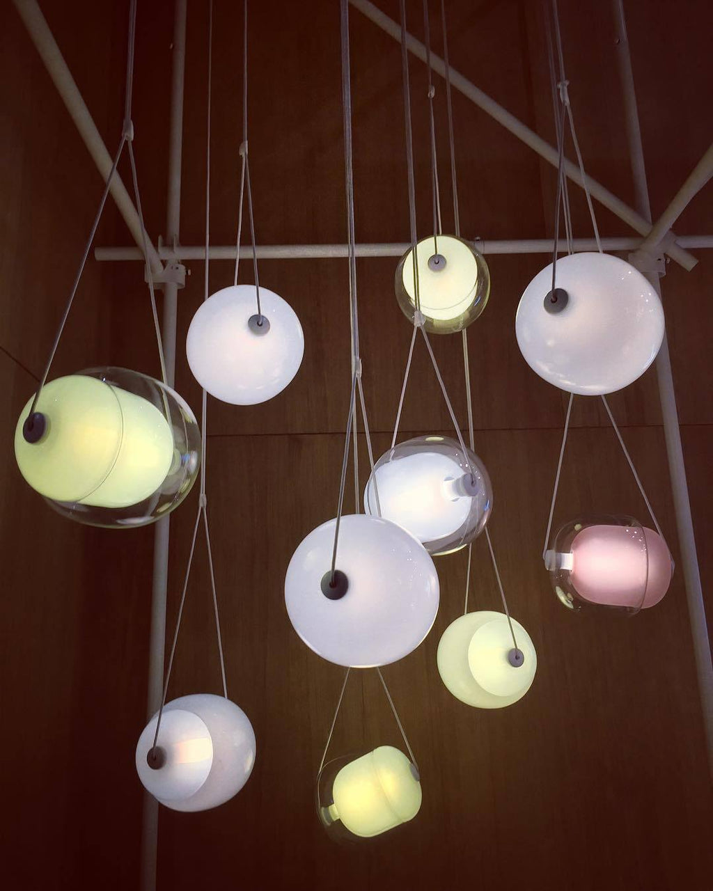 Cello Hand-Blown Glass Pendant Light - Elegant Pear-Shaped Hanging Lamp for Kitchen & Dining Room