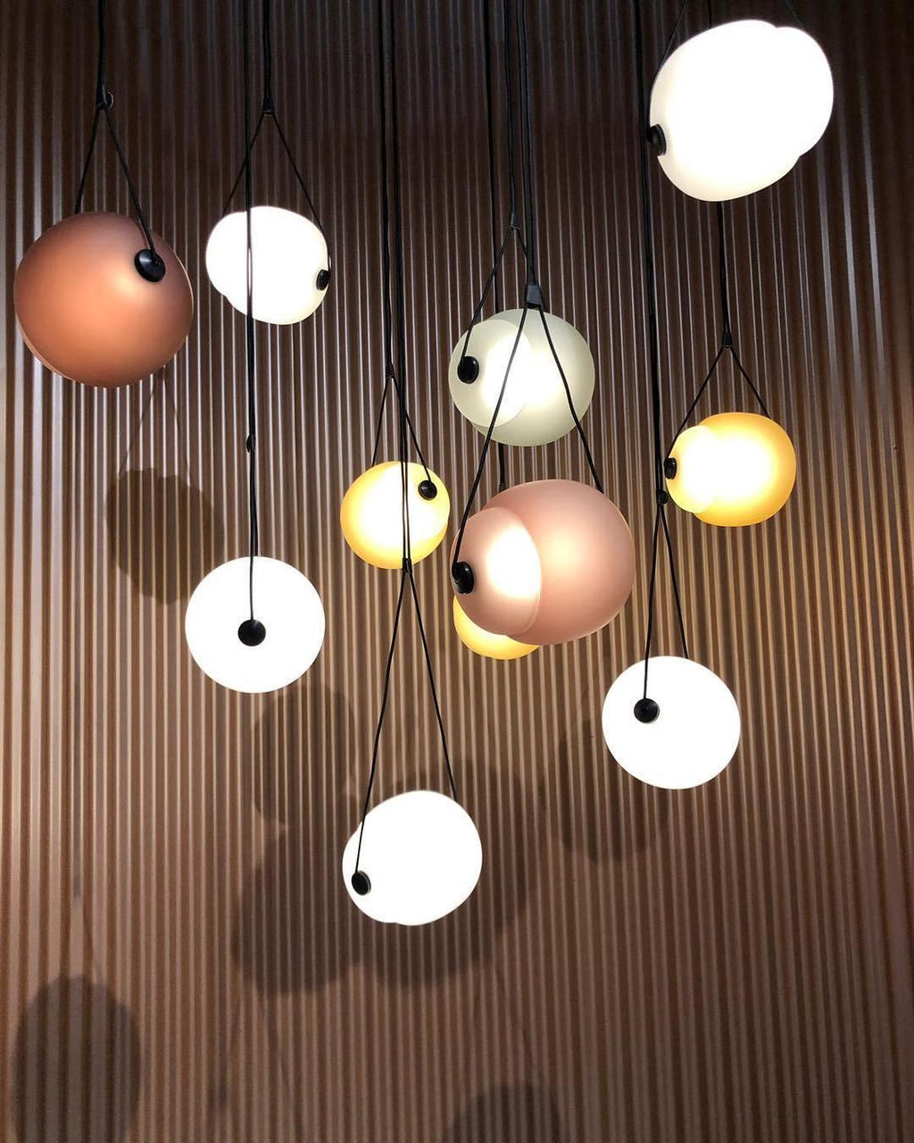 Cello Hand-Blown Glass Pendant Light - Elegant Pear-Shaped Hanging Lamp for Kitchen & Dining Room