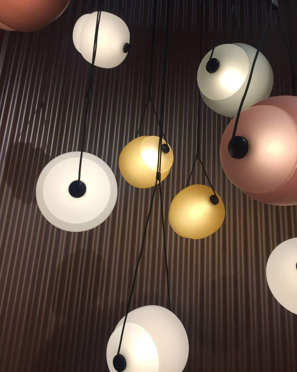 Cello Hand-Blown Glass Pendant Light - Elegant Pear-Shaped Hanging Lamp for Kitchen & Dining Room