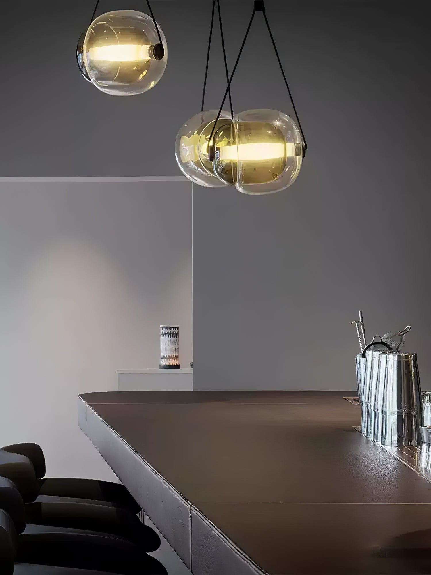Cello Hand-Blown Glass Pendant Light - Elegant Pear-Shaped Hanging Lamp for Kitchen & Dining Room