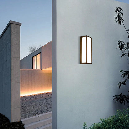 Arcato Modern Outdoor Wall Lamp - Black Metal & Acrylic Rectangular Design for Garden