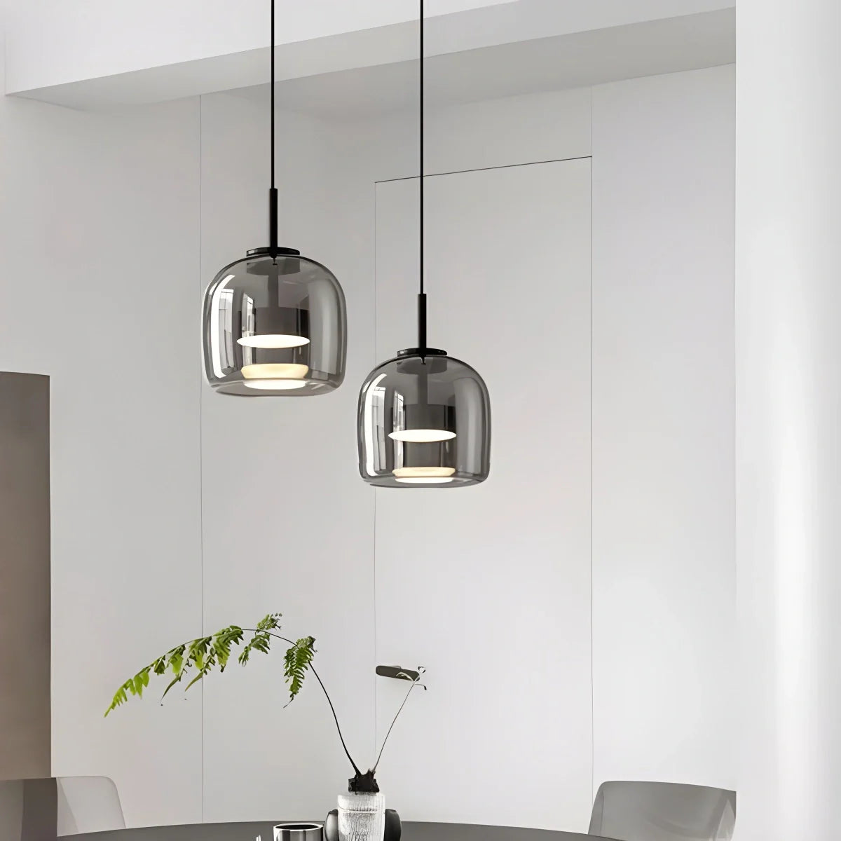 Modern Artisan Glass Pendant - Elegant Hand-Blown Globe Hanging Light for Dining Room