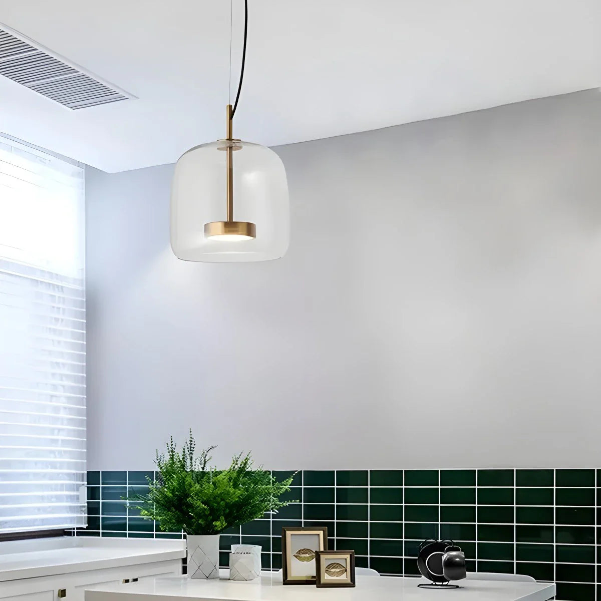 Modern Artisan Glass Pendant - Elegant Hand-Blown Globe Hanging Light for Dining Room