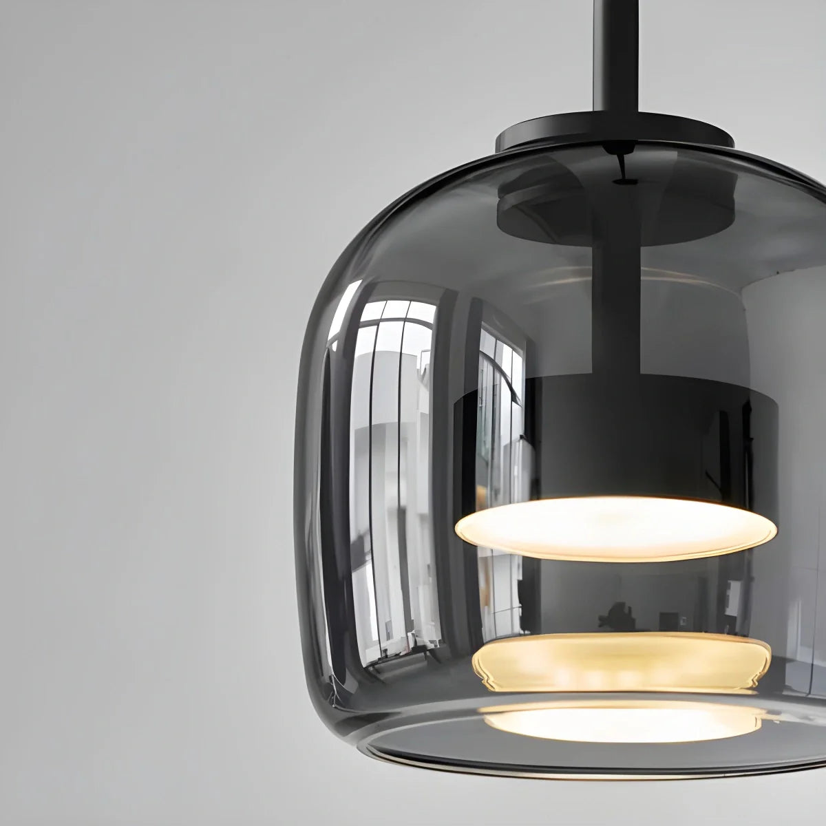Modern Artisan Glass Pendant - Elegant Hand-Blown Globe Hanging Light for Dining Room