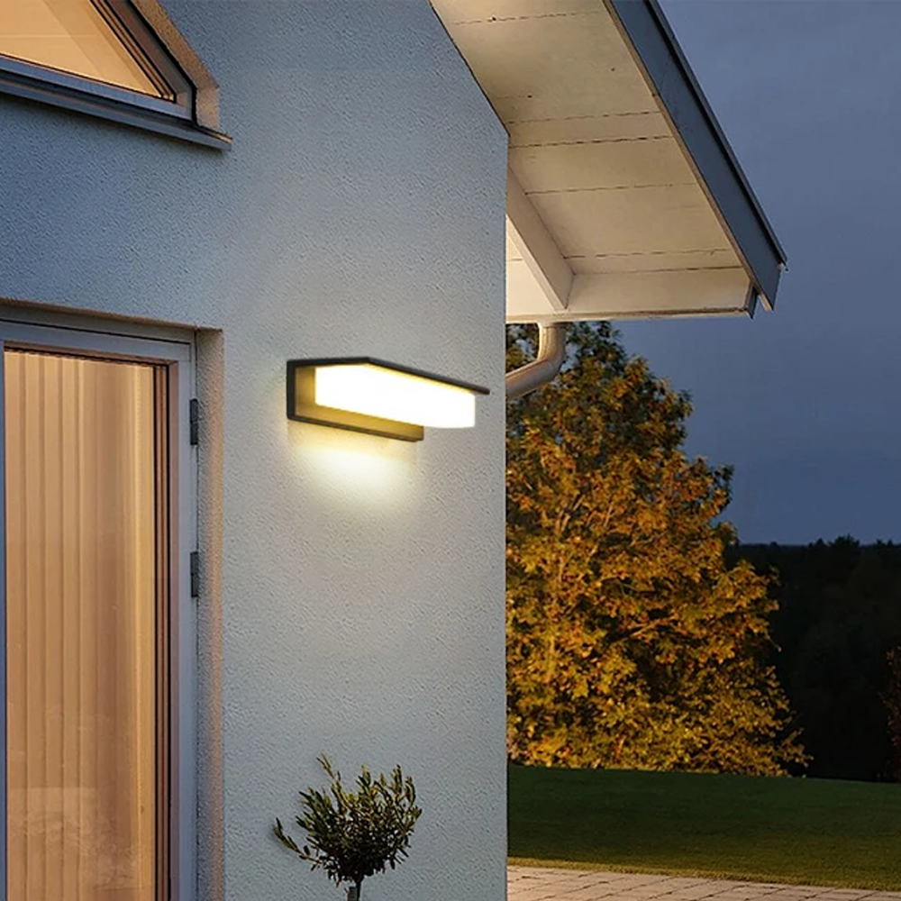 Arcato Modern Outdoor Wall Lamp - Black Metal & Acrylic Rectangular Design for Garden