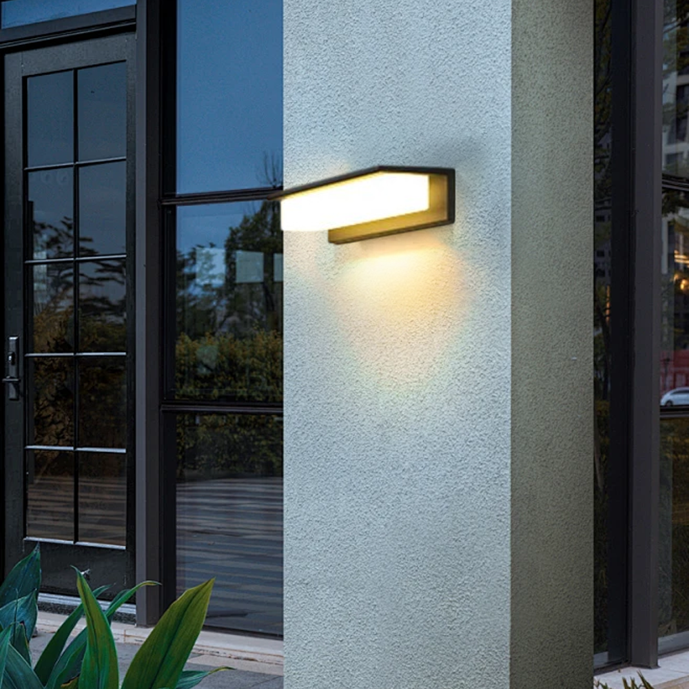 Arcato Modern Outdoor Wall Lamp - Black Metal & Acrylic Rectangular Design for Garden